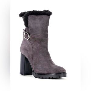 Women’s Barneys New York Gray Faux Fur Lined Suede Boots Size 6 Original $225